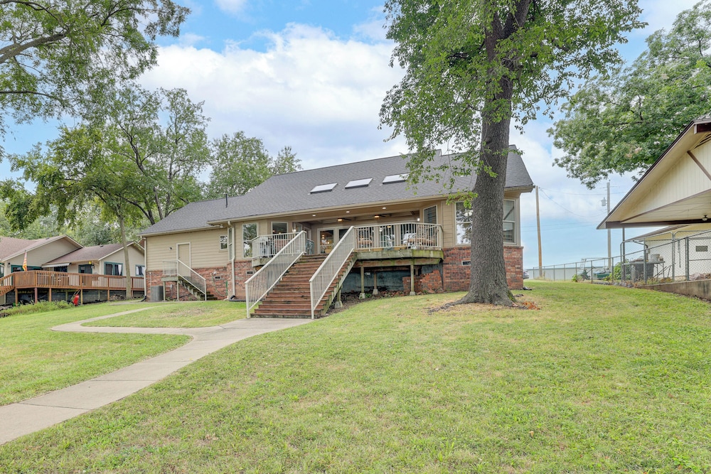 Bring Your Boat! Lakefront Home w/ Dock in Grove