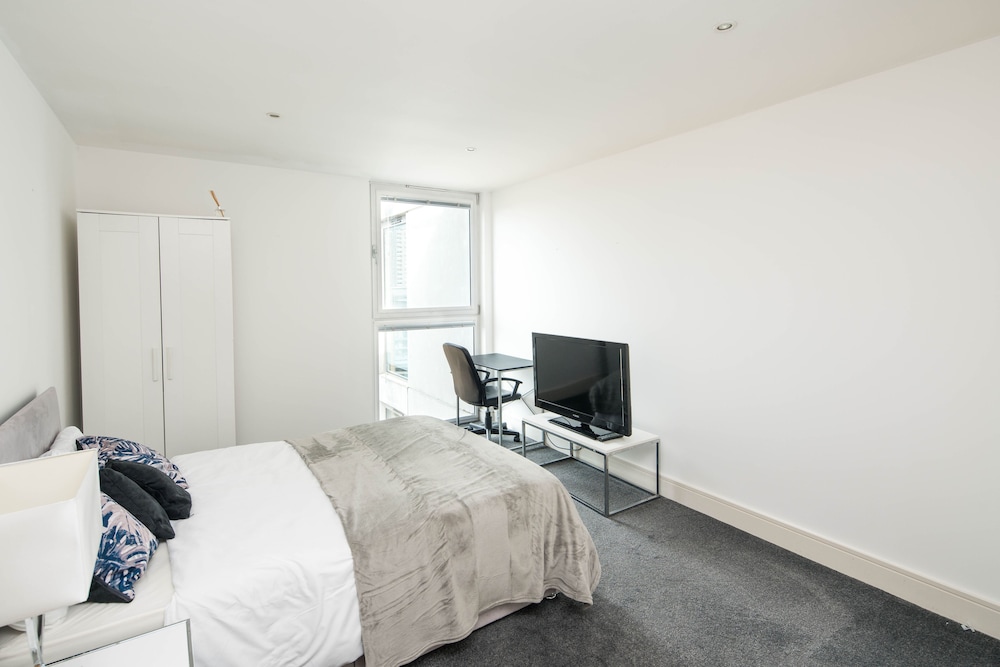 Immaculate 1-bed 1-bath Apartment in London Area