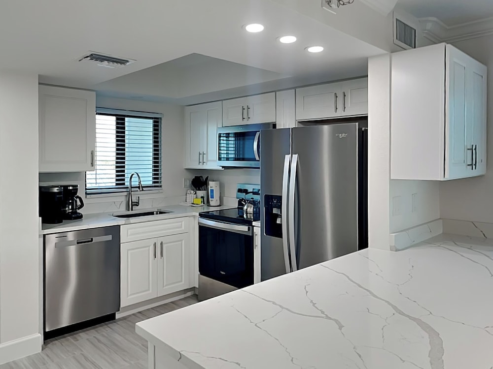 Seaside 4 by Distinctive Beach Rentals