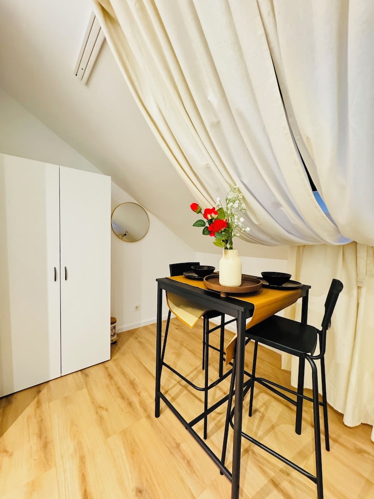 Comfortable Budget Room near Liesing