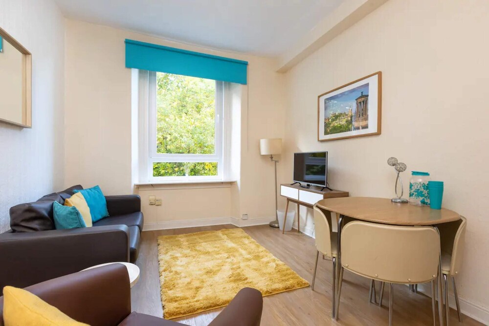 Homely 1 Bedroom Flat Near Haymarket Station view 2