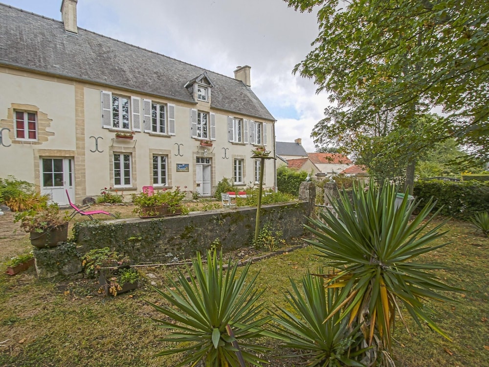 Spacious Holiday Home With Garden view 4