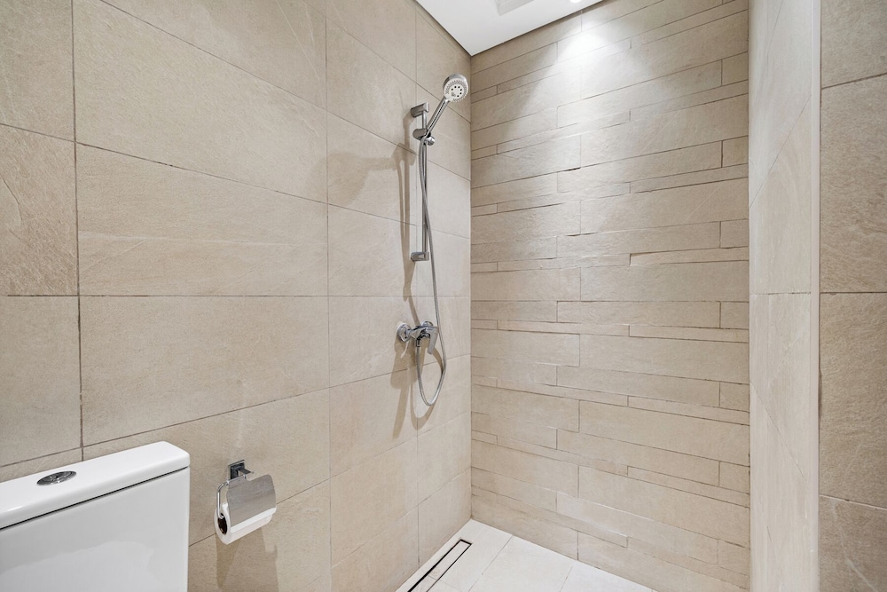 Bright Modern Studio in Meydan