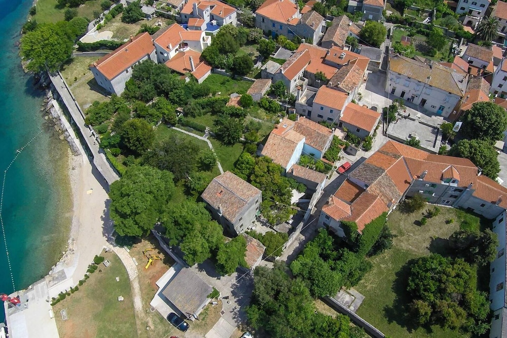 Lovely 15th Century Apartment in Osor view 3