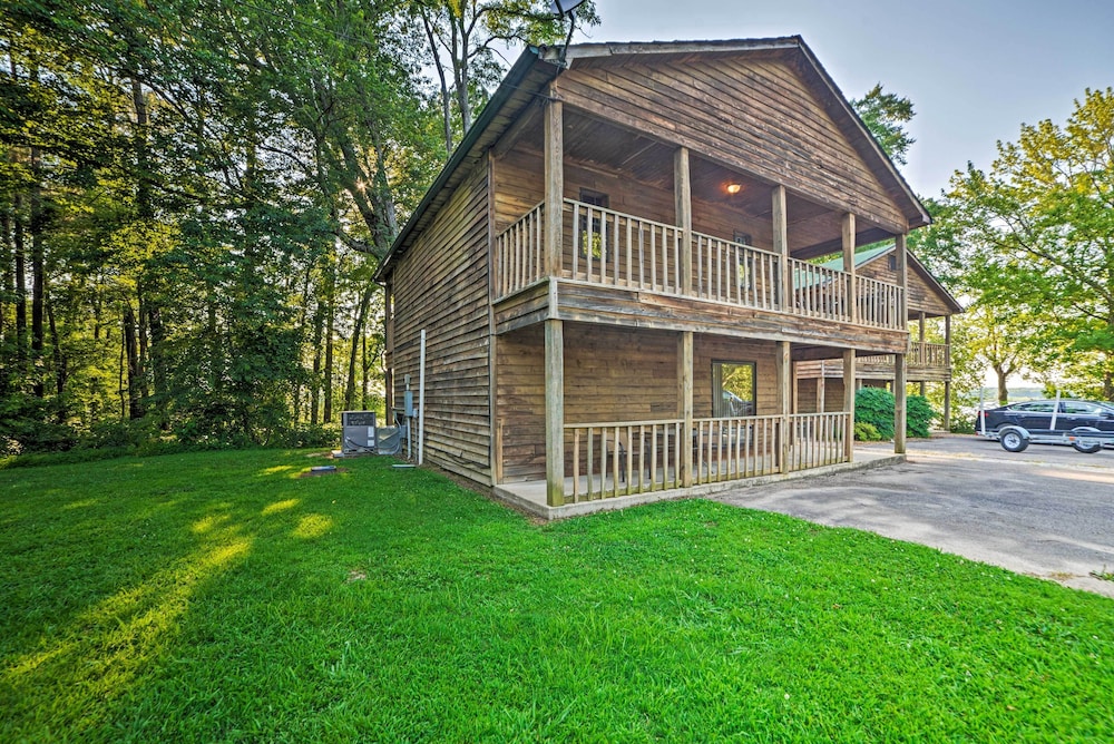 Group-friendly Cabin on Kentucky Lake!
