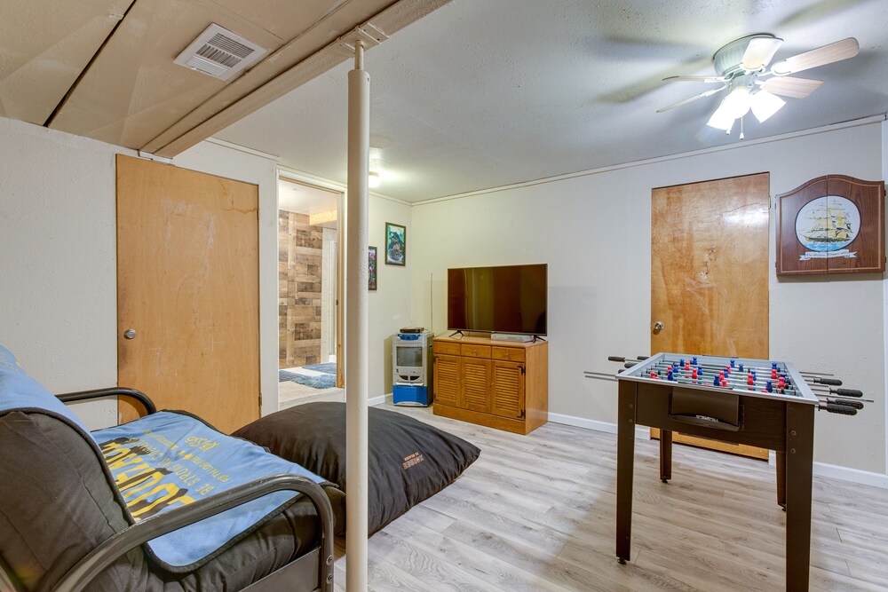 Spacious Aurora Retreat w/ Game Room + Hot Tub!