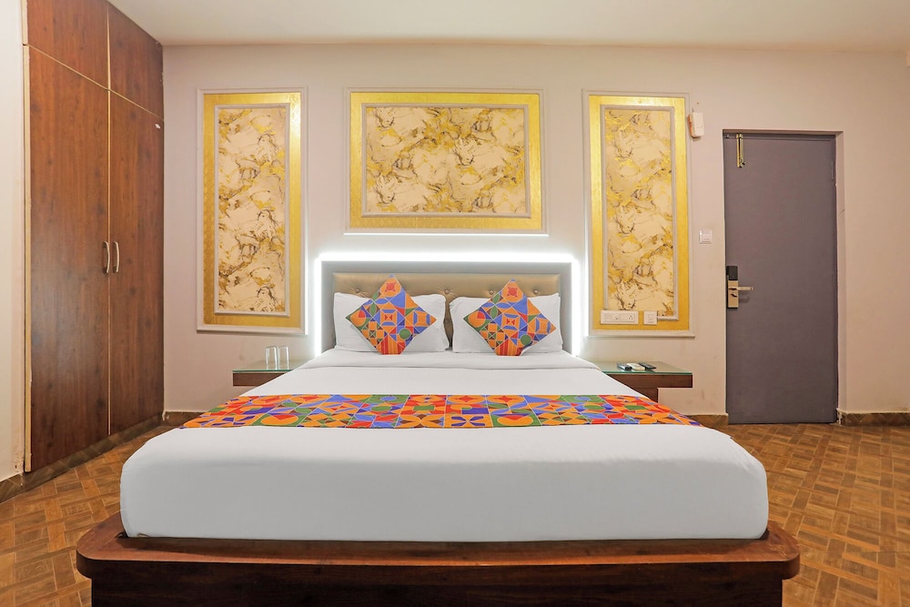 FabHotel Emerald Suites - Near MG Road Metro Station
