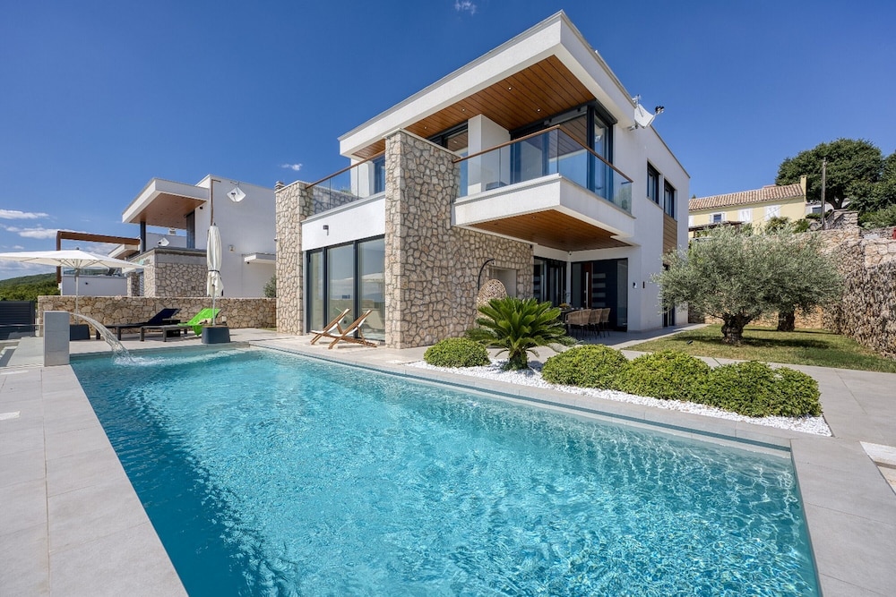 Luxury Seaview Villa Rosciola