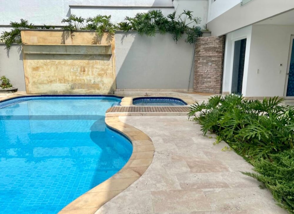 Villa Campestre con Piscina en Cali view 4
