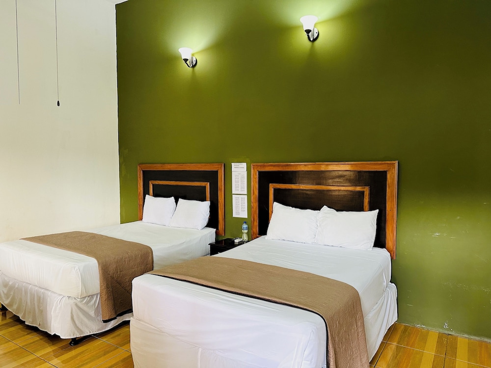 Hotel California Pacific Palm