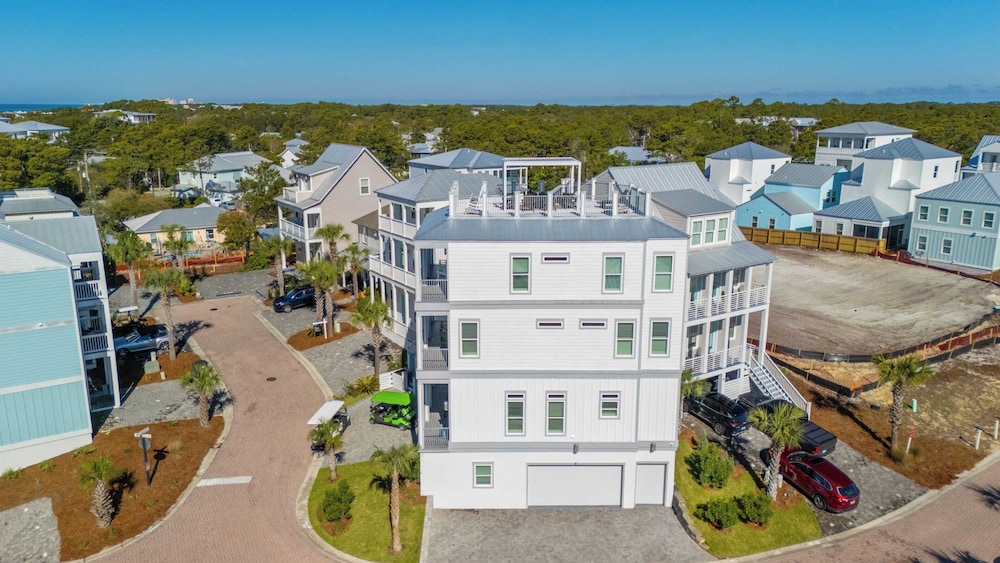 Gulf-view Retreat w/ Rooftop Deck + Private Pool Villa Anesi by Avantstay