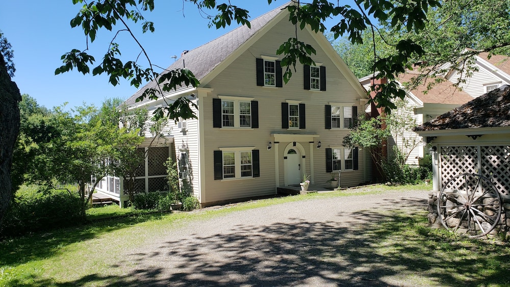 Hawks House Inn