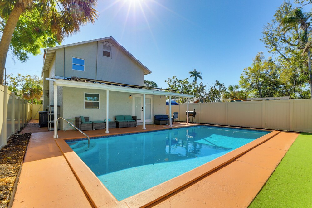 Saltwater Pool & Putting Green: Bradenton Oasis