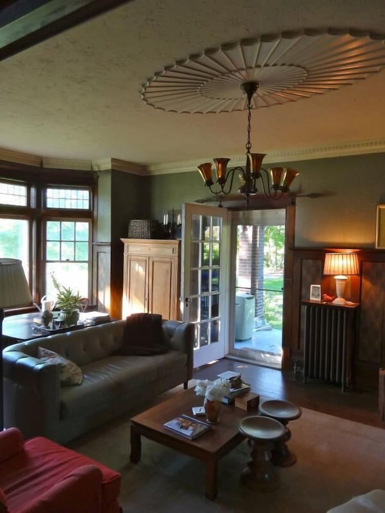 The Captain's House B&B