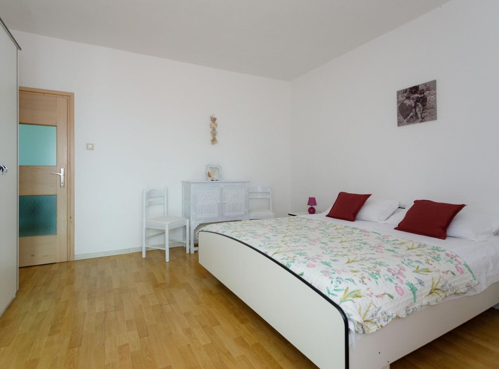 Charming and Tranquil Krk Center Apartment