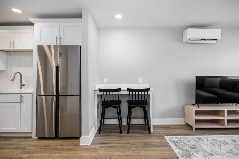 The Nomad 48-person Hillsboro Village Retreat Studio & 1BR Spaces
