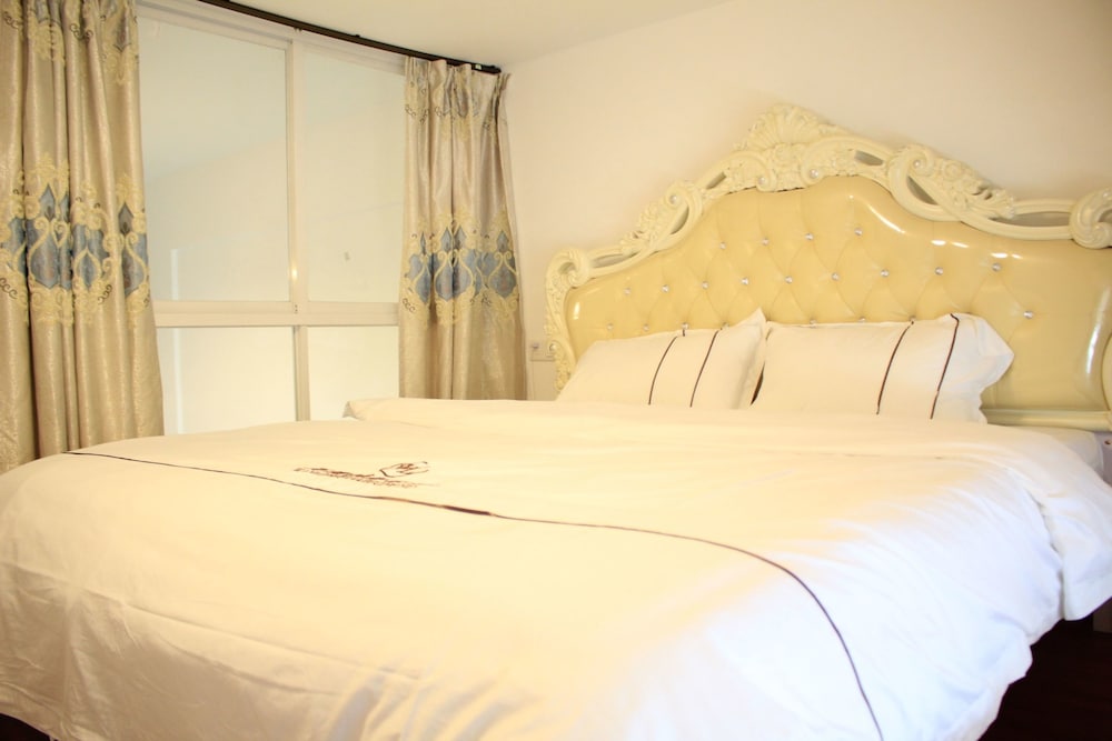 Wanlong Apartment Xiangxue Branch