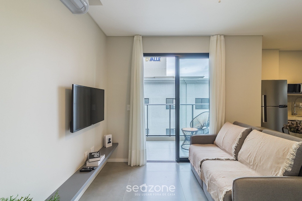 Your Exclusive Stay Just Steps From the sea in Meia Praia - FFS II