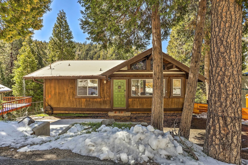 Spacious Family Cabin < 1 Mi to Lake Gregory! view 2
