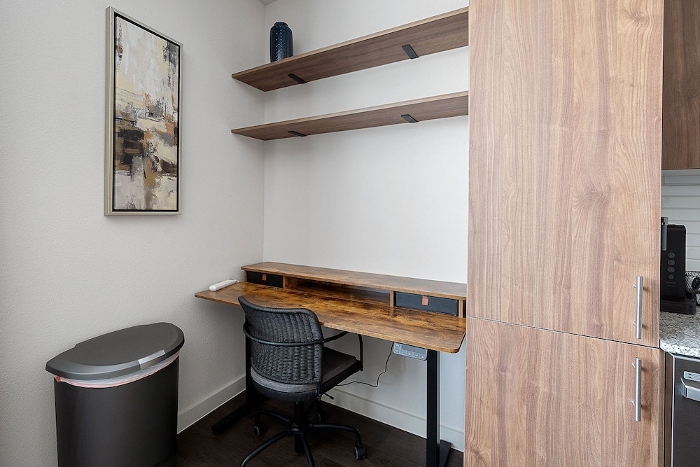 Heal Fly Comfy Dallas 1BR Pool Gym Utsw
