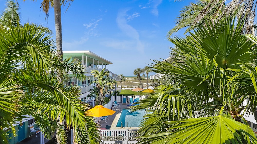 Tropic Terrace #16 - Beachfront Rental Studio Bedroom Home by RedAwning view 3