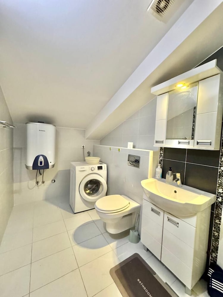 Rooftop Elegance Suite