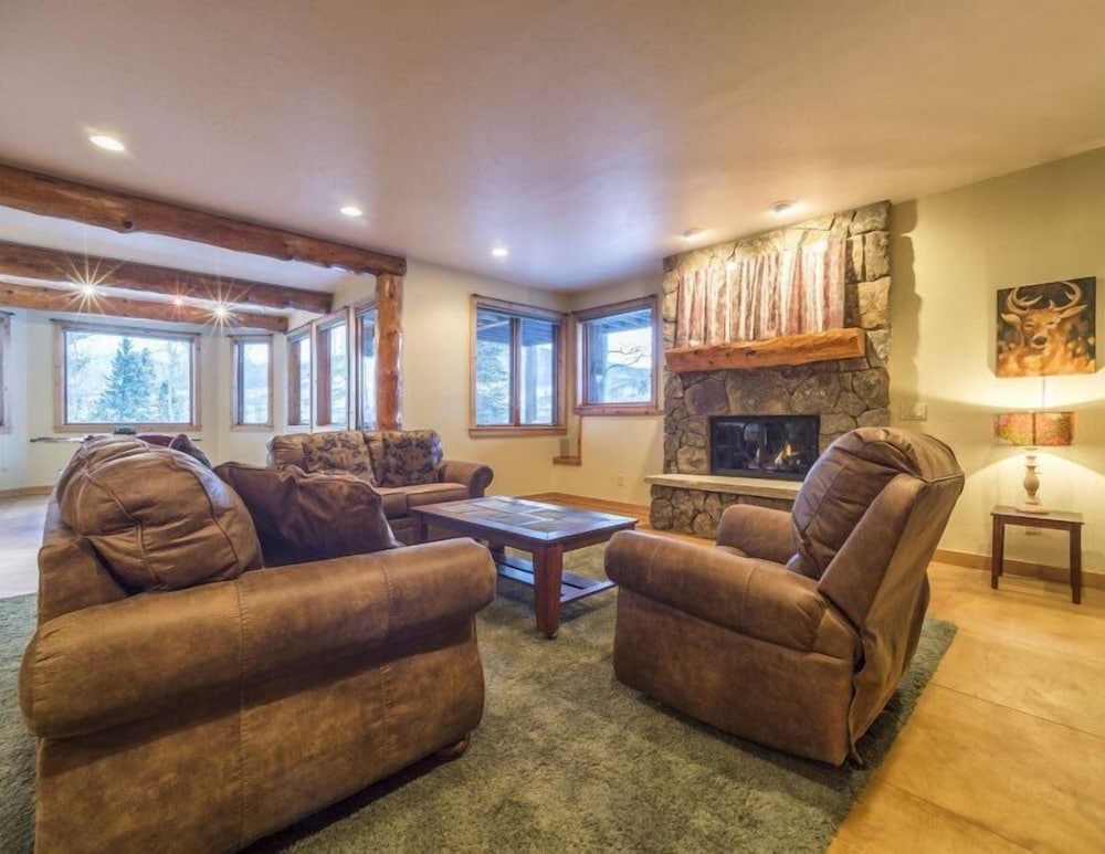 Aspen View Lodge 4 Bedroom Apartment by Key to the Rockies