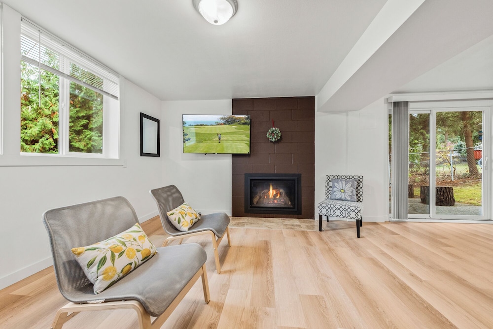 Parkside Escape Oasis in Bellevue fully fenced