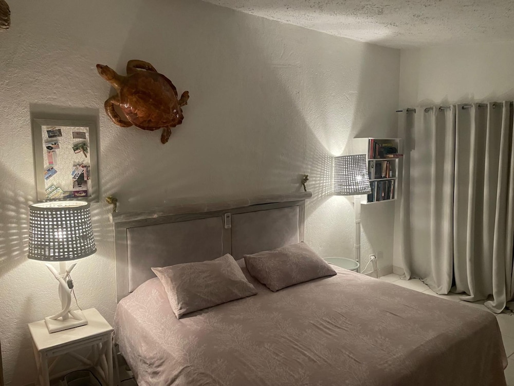 The Art Studio 12 Beachfront Apartment Barbados