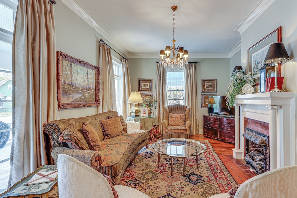 Walk to Dtwn Texarkana: Central Historic Home, photo 18