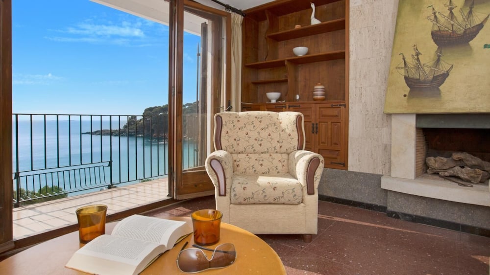 Pruneda in Llafranc With 2 Bedrooms and 1 Bathrooms