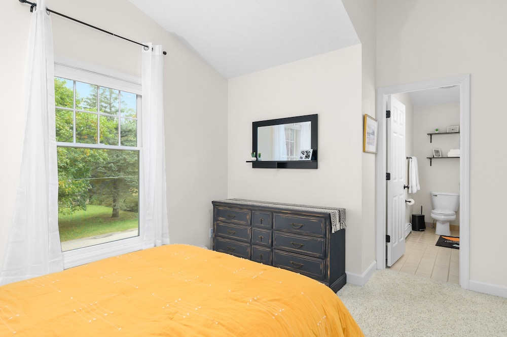 Gorgeous 2BDR Home near Downtown