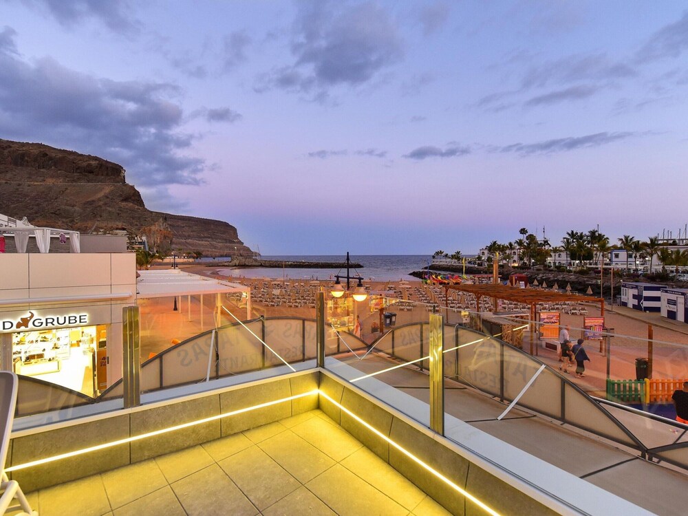 Apartment Mogan With Stunning Beach Views