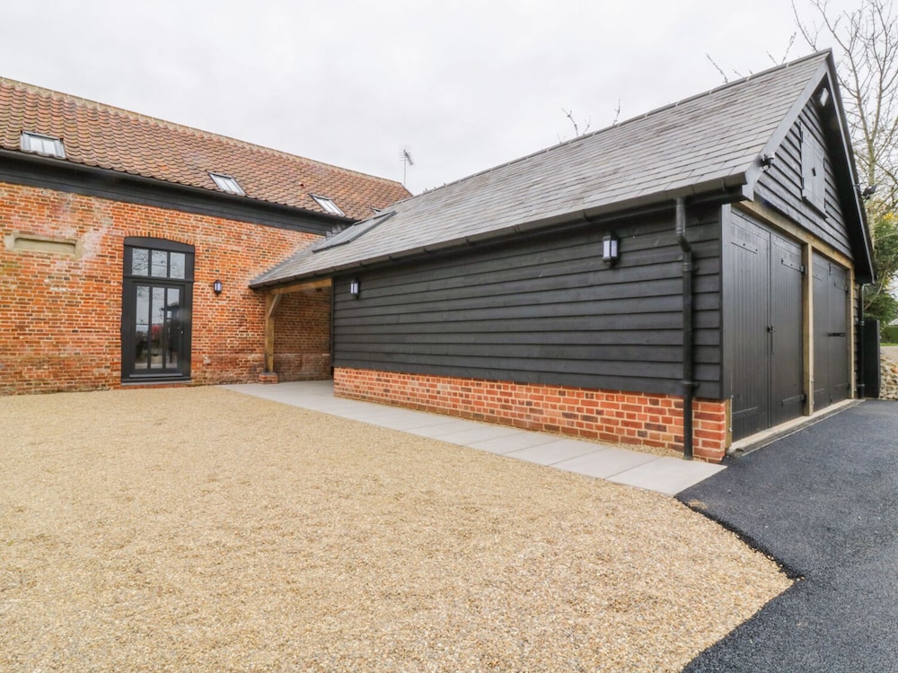 Bury St Edmunds Vacations - Grange Barn - Property Image 1