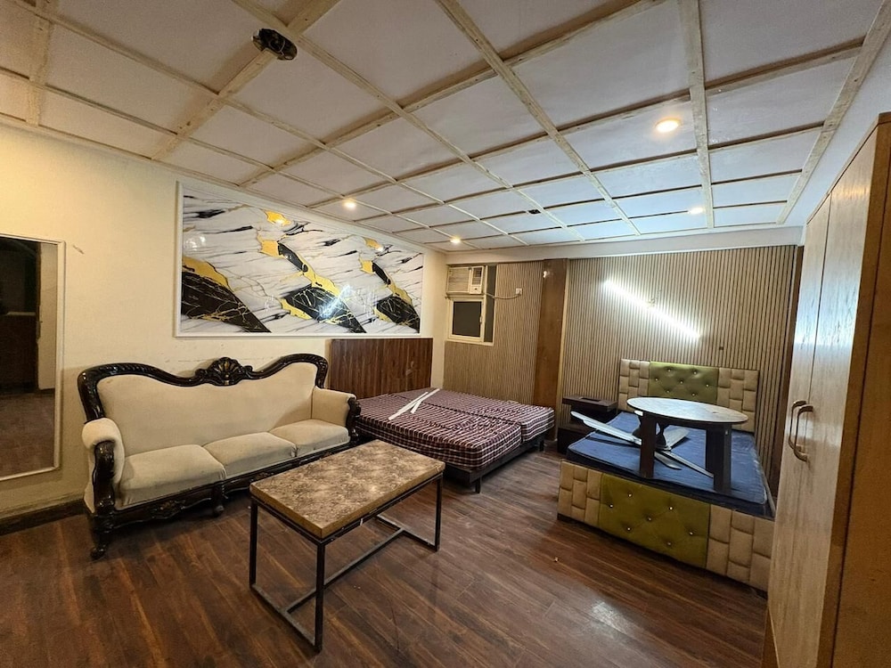 Hotel Twamev Ashram