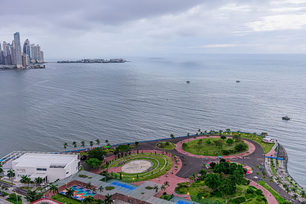 w Dreamy 1BR w Stunning Cinta Costera Views