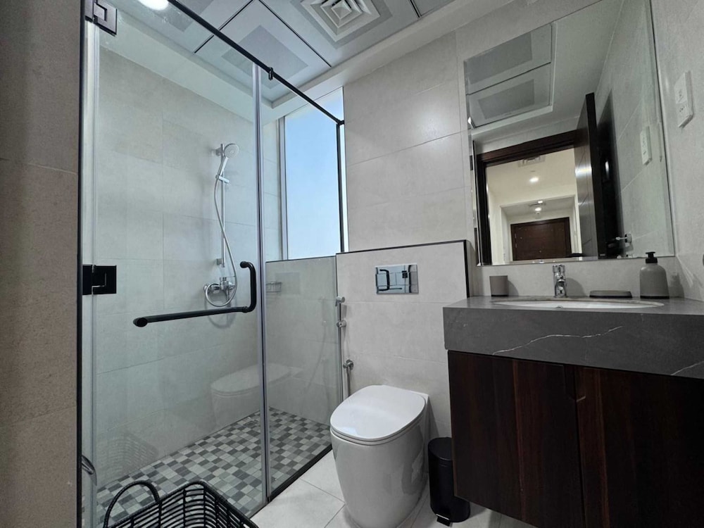 Luxury 1-bedroom fully furnished Lifeline apartment