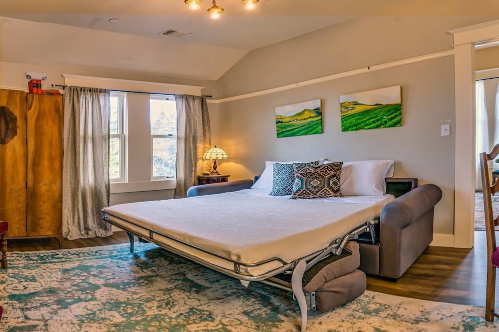 Ashland Vacations - Redtail Suites'red' Mccall Suitetesla Station - Property Image 15