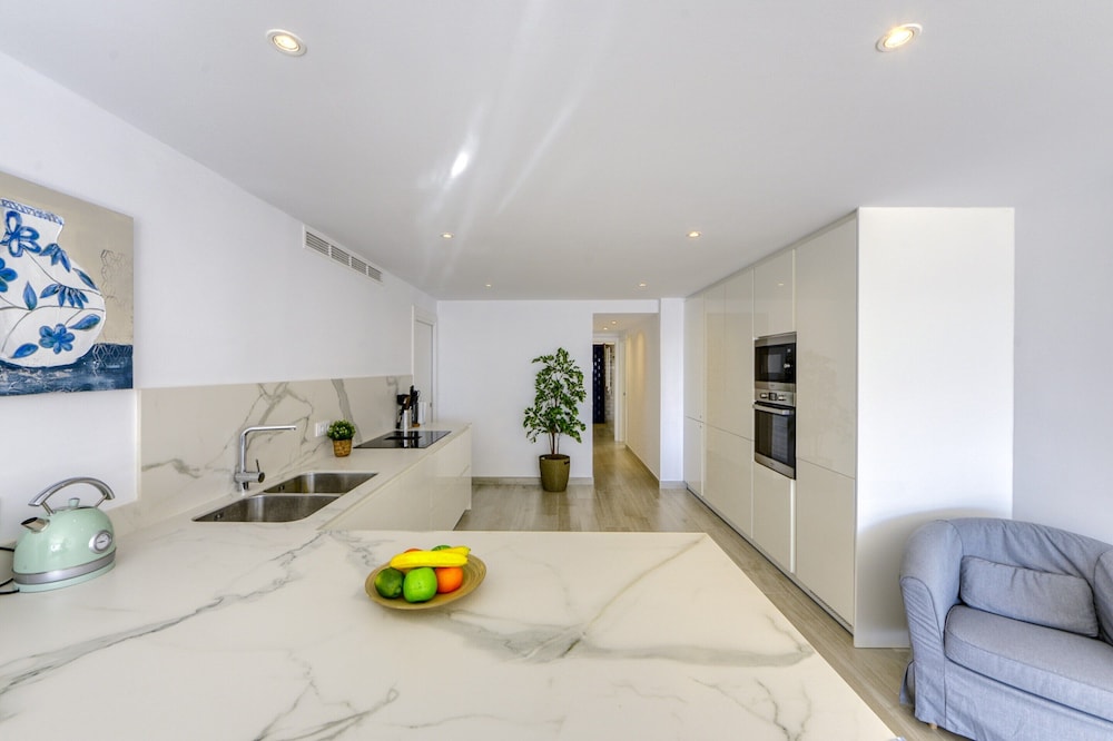 Apartment in Roses Near Rock Beach