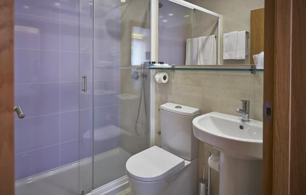 Welcome In - Suites & Hostel