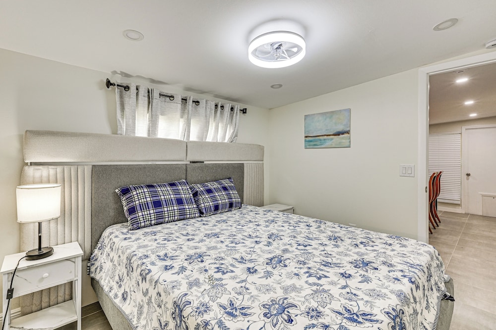Pet-friendly Home w/ Lanais, Near Dtwn Tampa!