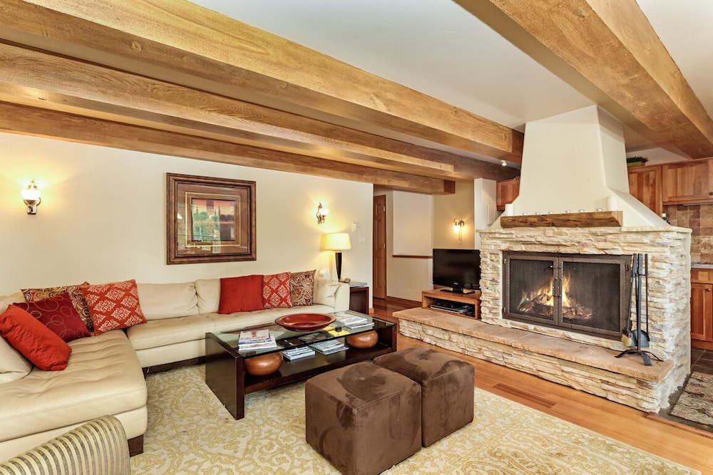 Chateau Eau Claire & Roaring Fork by Frias Properties