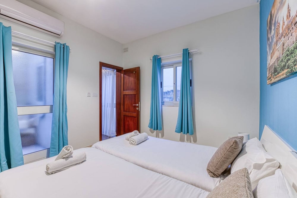 St James the Traditional 4-bed Townhouse Terrace