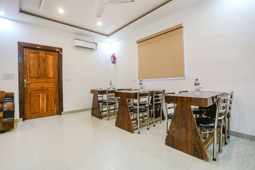 Fabhotel Sangita Dham