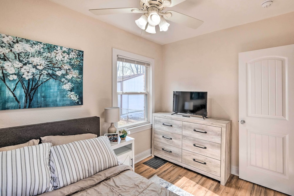 Pet-friendly Louisville Home: Near Distilleries!