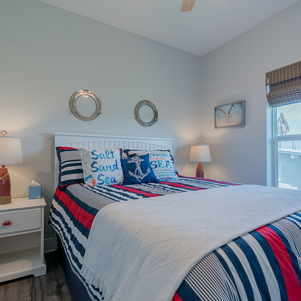 The Coast is Clear Great Home By Beach Bay view 5