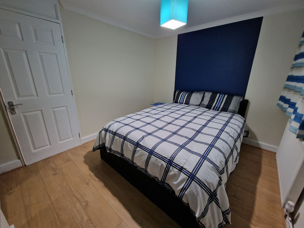 Rooms with Shared Bath Kitchen Parking view 4