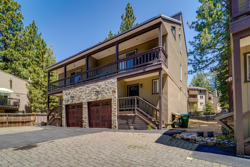 Lake Tahoe Vacations - Incline Village Retreat Near Skiing Beaches - Property Image 18