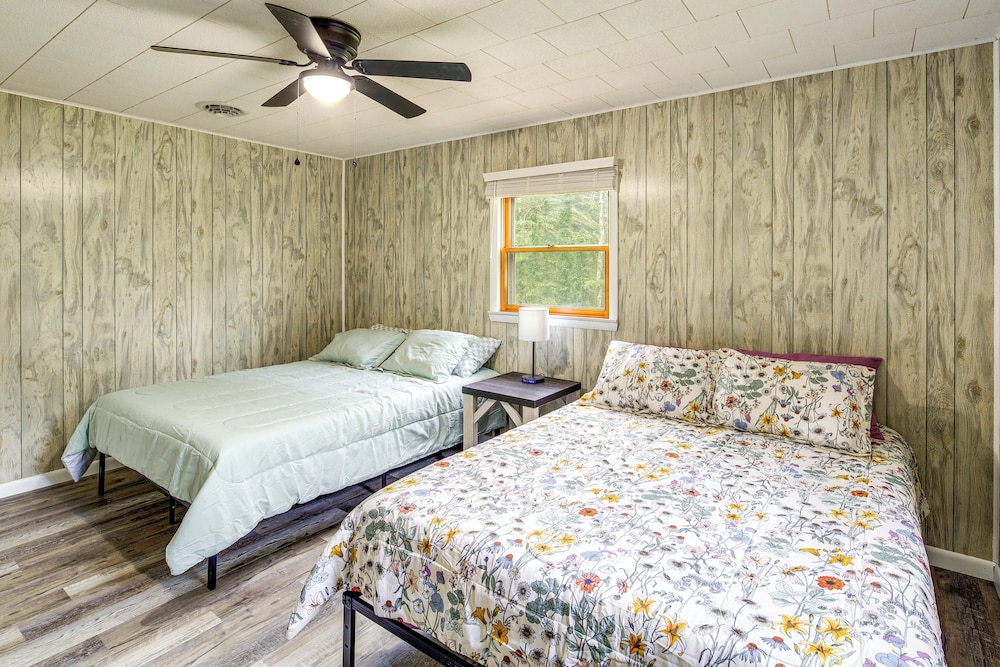 1 Mi to Virginia Creeper Trail: Serene Family Home