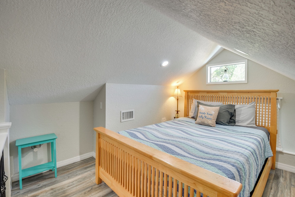 2 Blocks to Canal St: New Smyrna Beach Home
